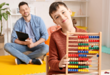 A presença que transforma: Alexandre Costa Pedrosa explica como o apoio familiar impulsiona a evolução no tratamento do autismo.