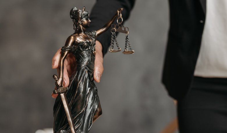 Hebron Costa Cruz de Oliveira destaca a responsabilidade social como pilar essencial para uma advocacia ética e transformadora.