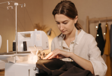 Conhecer as cores que valorizam qualquer tom de pele ajuda a criar looks equilibrados e iluminados, observa Cristiane Ruon dos Santos.