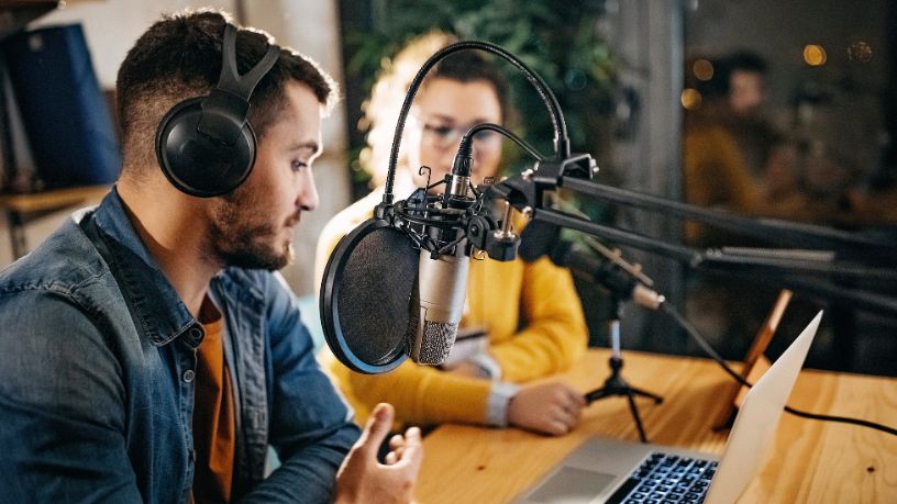 A Ascensão dos Podcats e o Novo Panorama do Entretenimento em Áudio