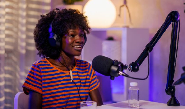 Cultura Popular e Podcast: como crianças e jovens estão transformando tradições em diálogo contemporâneo