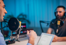 Podcasts em alta no Brasil em 2026: o que explica os programas mais ouvidos do momento?