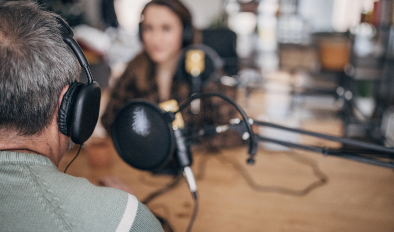 Por que quase metade dos internautas brasileiros já ouve podcast regularmente
